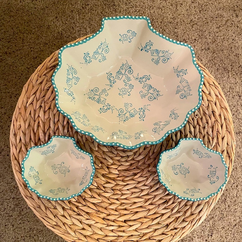 NWOT - 3pcs Temp-tations Seashell  Casserole Dish 2 Qt & 2 8oz Ramekins